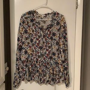 Women’s long-sleeved blouse.